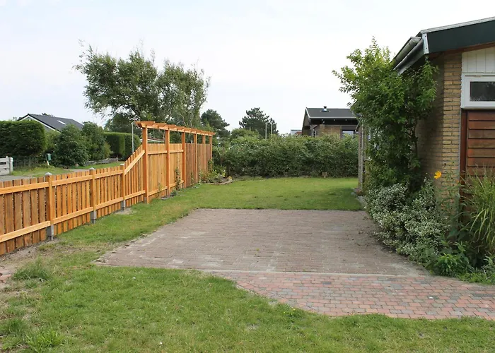 Aan Zee Дом отдыха *